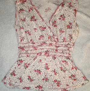 V-neck sleeveless top